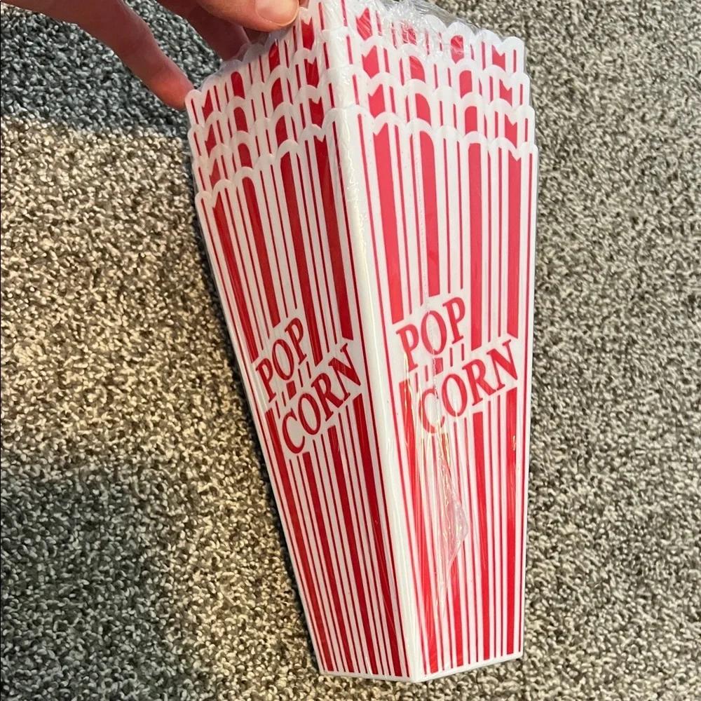 BNWT retro red/white plastic popcorn containers -perfect for parties/movie night